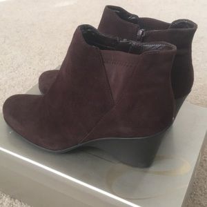 Easy spirit brown faux suede wedge booties